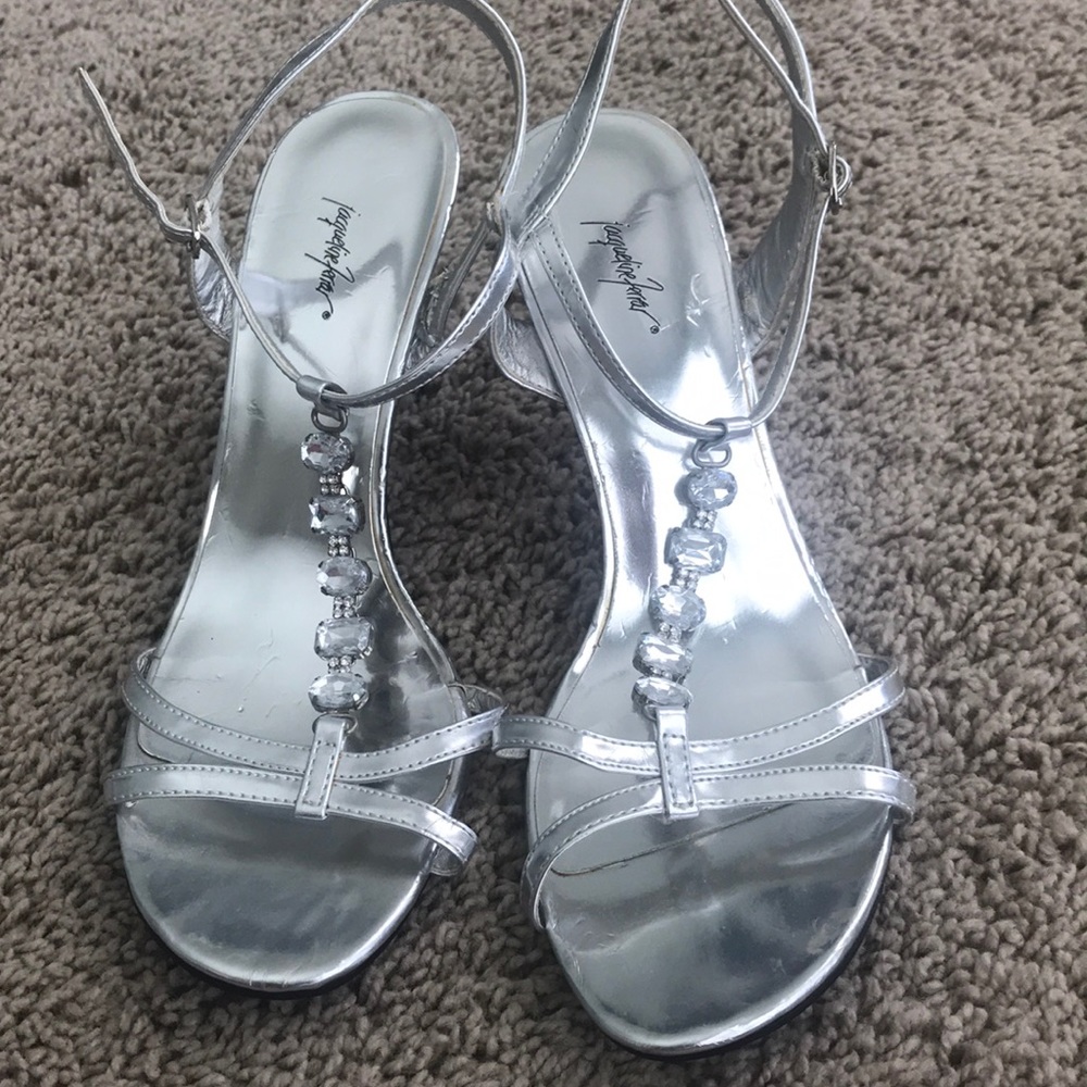 Jacqueline Ferrar Silver Heels size 9